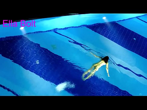 ❤️ Nu mă pot opri din privit, tânără blondă surprinsă înotând goală în piscina stațiunii ELLA BOLT ❤️ at ro.bookland.top ❌❤
