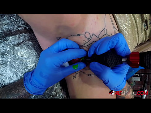 ❤️ Sully Savage, o bunăciune extrem de tatuată, și-a făcut un tatuaj pe clitorisul ei ❤️ at ro.bookland.top ❌❤